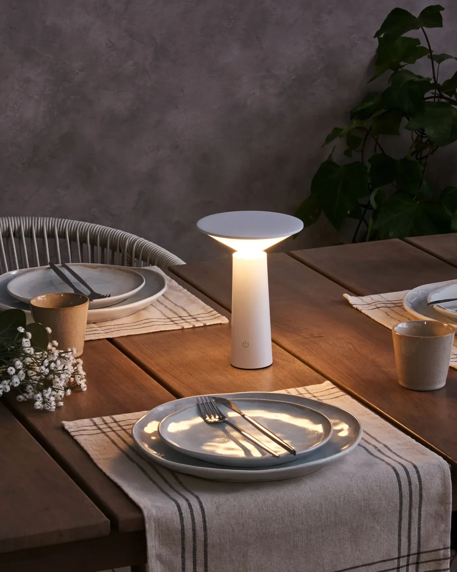 Trådløs LED-bordlampe LEVIRA Med dæmpning Metal Hvid