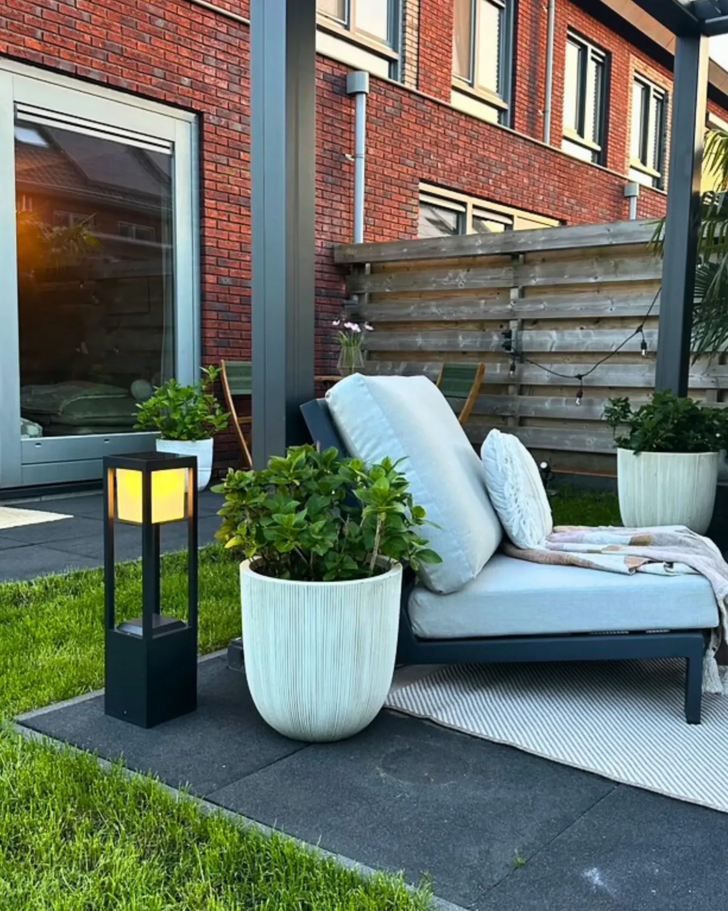 Udendørs LED-bedlampe med solceller LOON Sort