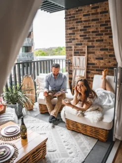 VARALLO 4 personers Loungesæt med bord Venstrevendt Naturlig Rattan